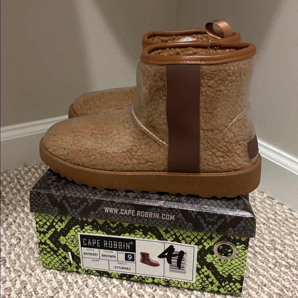 Cape Robbin brown waterproof furry boots sizes 8 or 9 NWB